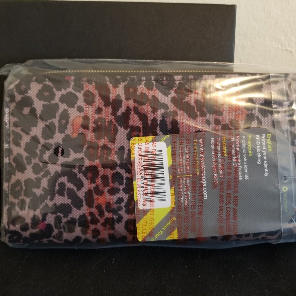 New! Travelon Wristlet Wallet Leopard Print - Picture 4 of 5